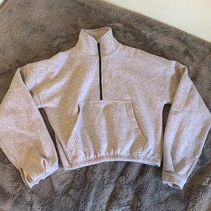 PrettyLittleThing cropped sweatshirt